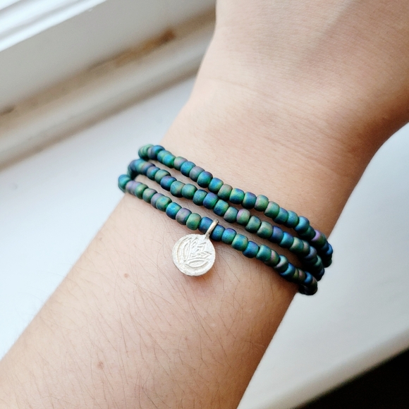Vintage Set of 3 Dainty Blue Green Beaded Bracelets - Picture 5 of 6
